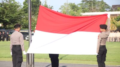 Gambar Upacara berlangsung di Lapangan Jananuraga Polda Kalbar, 