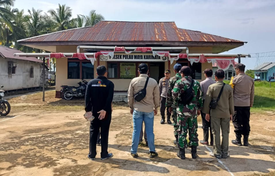 Poto kegiatan apel siaga di halaman mapolsek pulau maya