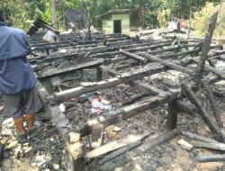 Diduga Konsleting Listrik, Si Jago Merah Lahap Rumah Milik Warga Dusun Duginang.