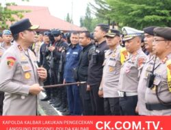 Kapolda Kalbar Lakukan Pengecekan Langsung Pesonel Polda Kalbar Dalam Rangka Kesiapan Pilkada 2024