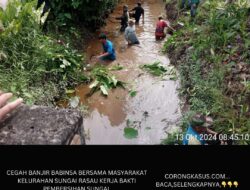 Cegah Banjir, Babinsa Bersama Masyarakat Kelurahan Sungai Rasau Kerja Bakti Pembersihan Sungai.
