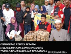Komunitas Peduli Sesama melaksanakan Bantuan Sosial terhadap masyarakat terdampak banjir di Desa Kuala Mandor A Kecamatan Kuala Mandor B