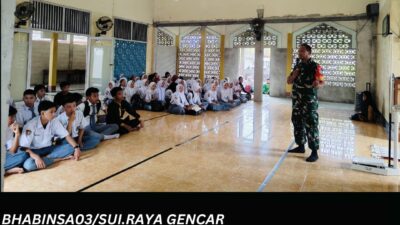 Bhabinsa 03/Sui Raya Gencar Sosialisasikan Penerimaan Prajurit TNI AD kepada Siswa SMU 1 Sui Raya