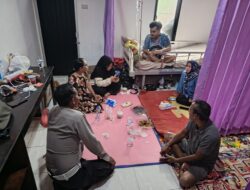Kasat Lantas Polres Melawi Jenguk Korban Kecelakaan