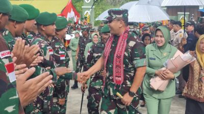 Pangdam XII/Tpr Kunjungi Satgas Pamtas RI-MLY Yonzipur 5/ABW