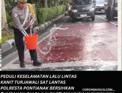 Peduli Keselamatan Lalu Lintas, Kanit Turjawali Sat Lantas Polresta Pontianak Bersihkan Tumpahan Oli di Jln Gusti Sulung Lelanang