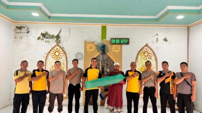 Jelang Bulan Suci Ramadhan 1446 Hijriah, Polsek Seluas Bersihkan Surau Al-Hikmah