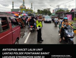 Antisipasi Macet Lalin, Unit Lantas Polsek Pontianak Barat lakukan Strongpoin Sore di Pasar Juadah Jalan Karet.