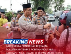 Kapolresta Pontianak Bersama Pokdarkamtibmas Pontianak Utara Bagikan Takjil Gratis di Depan Mako Polsek Pontianak Utara