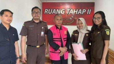 Kejaksaan Negeri Mempawah menyerahkan Tersangka dan Barang Bukti (tahap II) dari Penyidik Kepolisian Resor Mempawah (Polres) kepada Penuntut Umum Kejaksaan Negeri Mempawah. T.A. 2019