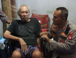 Serahkan Kursi Roda, Kapolres Melawi : Suasana Haru Terjalin