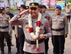 Masuk Ke Markas Komando Polres Ketapang Untuk Pertama Kali, AKBP Muhammad Harris Disambut Dengan Tradisi Adat Budaya Ketapang Dan Tepung Tawar