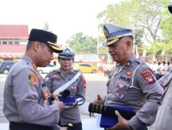Kapolresta Pontianak Pimpin Upacara Pelepasan Purna Bakti Dua Perwira Polresta
