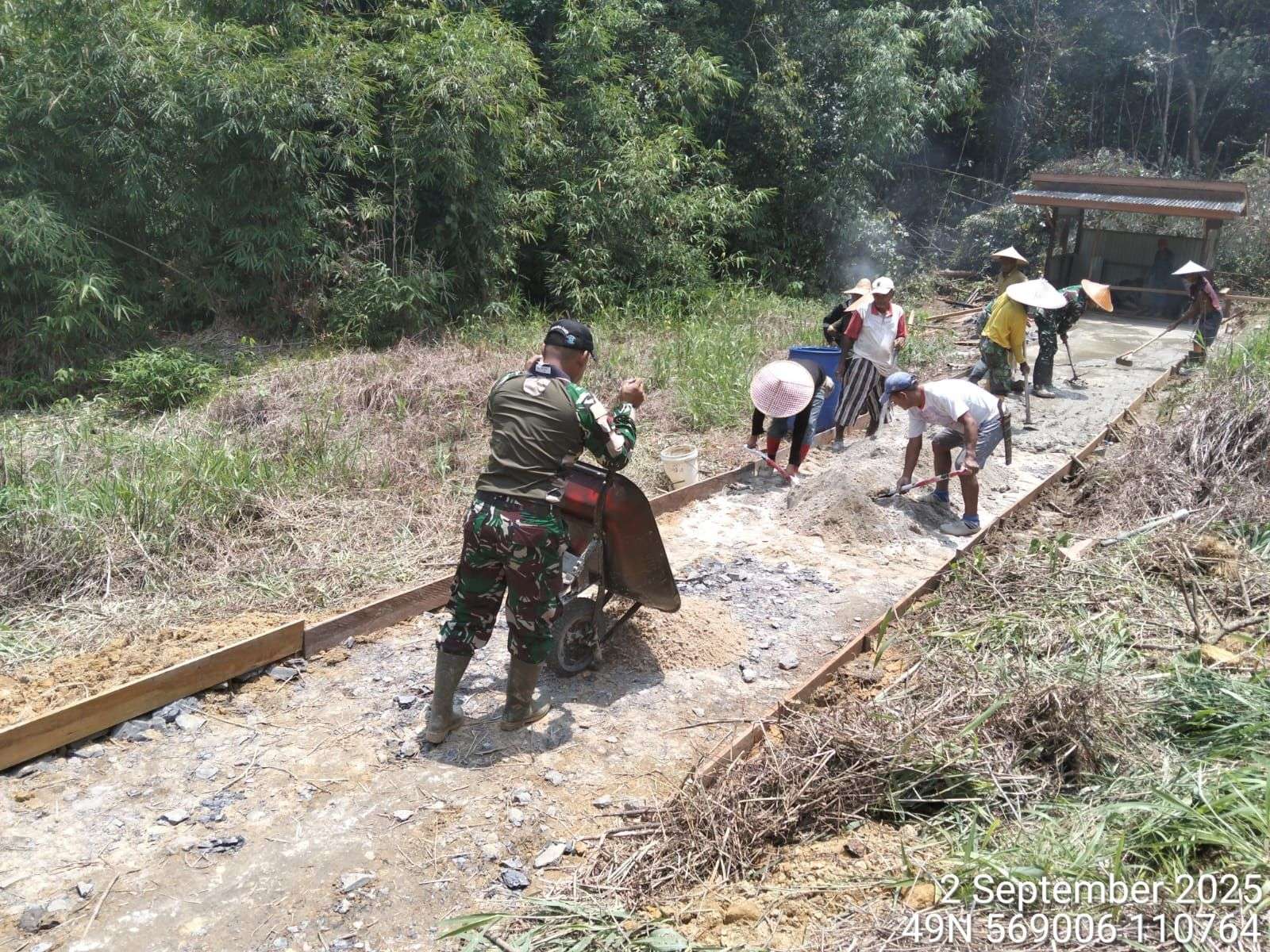 Bangun Kedekatan Dengan Rakyat