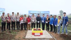Kapolda Kalbar Tanam 115 Pohon di SMAN 04 Sungai Raya melalui Program Green Policing